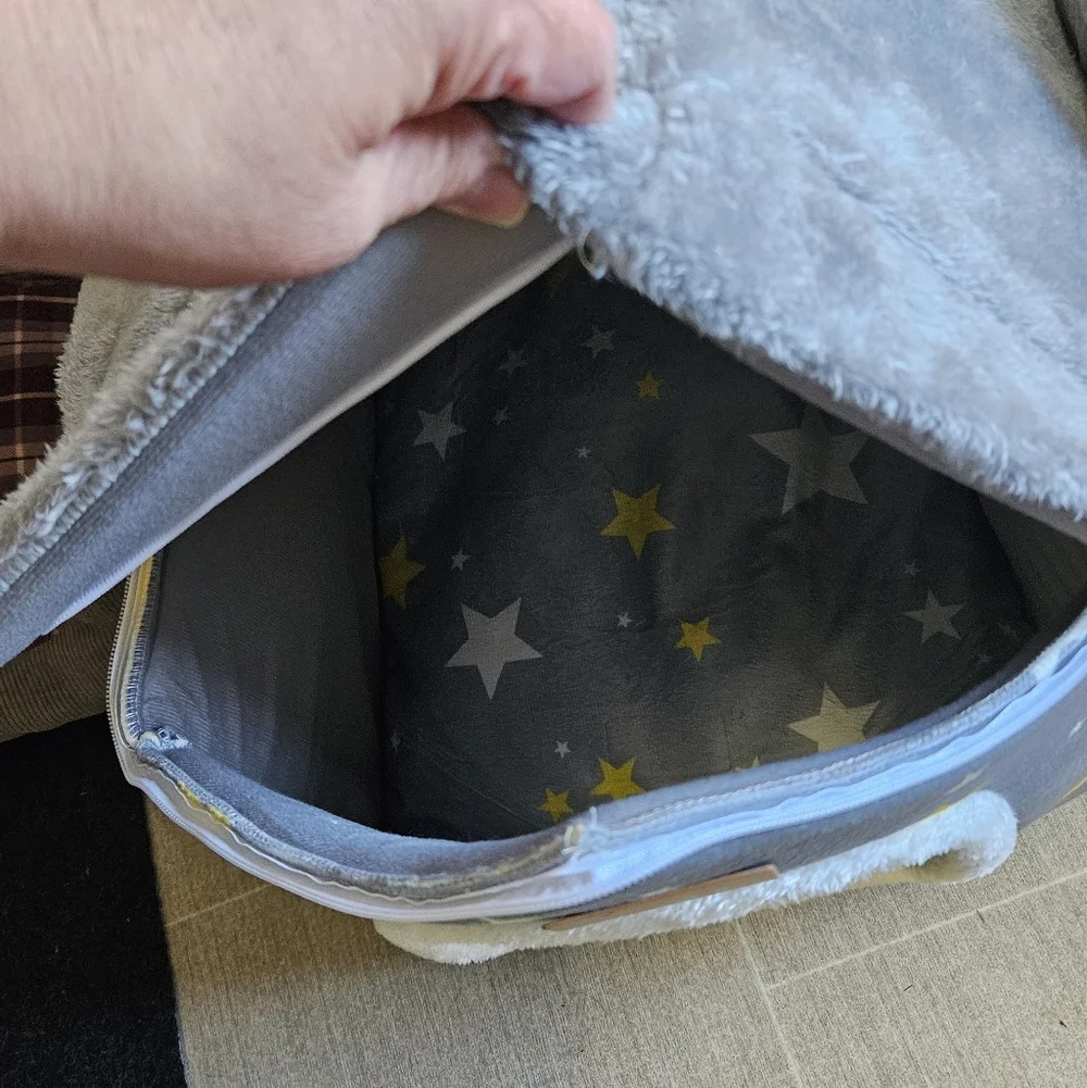 Gray Starry Pet House Never Used. Dogs Or Cats. Zipper Together. Folds Down
